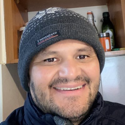 Comunicador social y magister en Relaciones Internacionales.