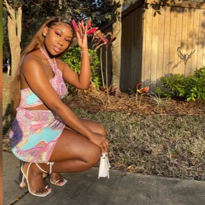 UF🐊 | Famn Ayisyen🇭🇹 | Let Go and Let God✨ IG: thats.chels