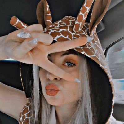 cemreninhambur2's profile picture. 