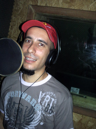 músico cristão, ministro de louvor da Saranossaterra de Guaiba RS e vocalista da bandaladoalto. Casado e pai de dois lindos meninos.