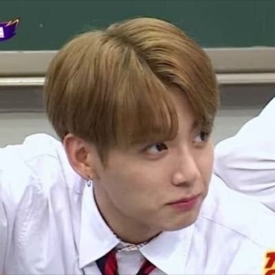 _chauuu_'s profile picture. dfi: crees que amas más a jungkook que yo