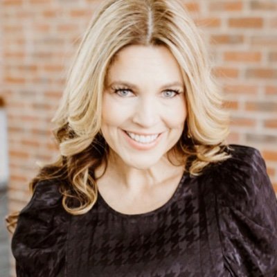 Krista Wells, Ph.D 🇺🇸 Mom of 4 fueled on ☕️ The Military Spouse Coach ® Certified Life Coach, Neurofeedback, Keynote Speaker, Fiction Author @MoletiandWells