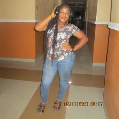 IAM ONE LADY WHO LOVE TO PUT SMILE ON OTHER PEOPLE'S FACES,