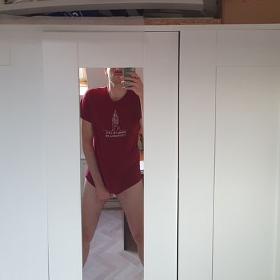 Versa Actif/Passif - 27 ans - Lille - joueur - Ouvert aux DM
Fan de Jockstrap😛 de petits culs 🍑 et de bonnes bites🍆