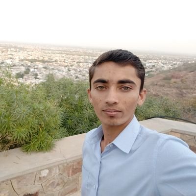 ChLadh's profile picture. घायल तो यहाँ हर एक 
परिंदा है , 
मगर जो फिर से उड़ सका 
वहीं ज़िन्दा है......