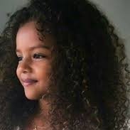 Ahlam53333's profile picture. السعادة لاتكون بالحب فقط❤️... السعادة أن تجد من يفهمك ب كل شئ 🌹❤️🌺