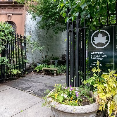 55 W 87th St NYC Community Garden Official Twitter