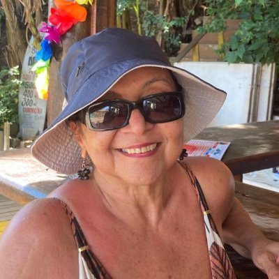 DE CASA, SAIO QUASE NUNCA COM MÁSCARA, ÁLCOOL GEL, LAVO SEMPRE OS ALIMENTOS E AS MÃOS E ESTOU VACINADA PELA J&J.