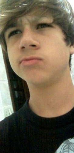 o garoto timido q surpriende (y