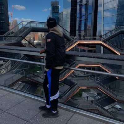 Kemarte’
117💫
I built bridges of success and had visions of me riding over