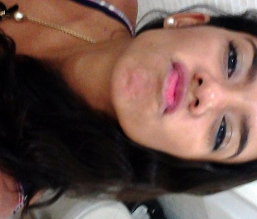 Sou irritável e firo facilmente.
Também sou muito calma e perdôo logo.
Não esqueço nunca.
Mas há poucas coisas de que eu me lembre. (Clarisse Lispector)