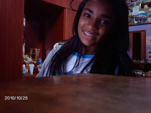 Sou aquela pessoa que sabe '' viver e não ter a vergonha de ser feliz''...♪