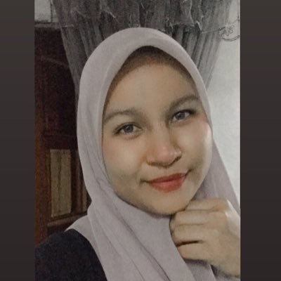 lisdakamarudin's profile picture. big foot, small heart with no brain. hallu there 🤔