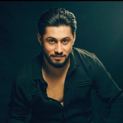 BizavZ's profile picture. عشاق الموسيقى يتمتعون حتى بالالام🎼الموسيقى هوالشيءالوحيد الذي يقتل الحزن والوحدة