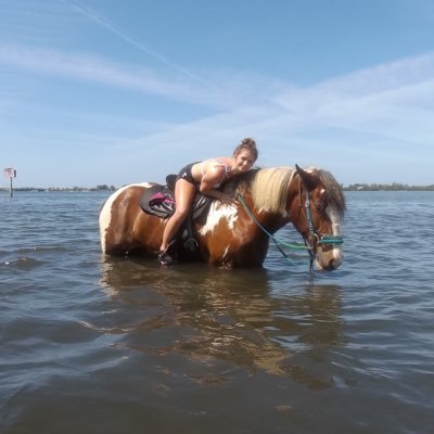 aly_marie2002's profile picture. 