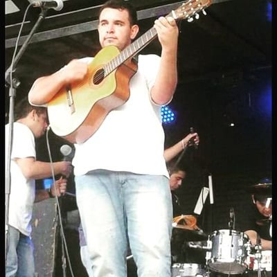 soy musico canta autor guitarrista violinista productor