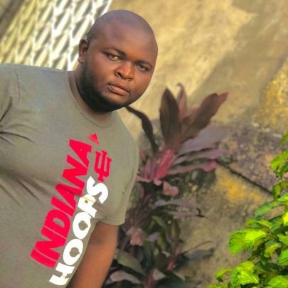 artiste musiciens
rappeur hauteur compositeur de ce propre son