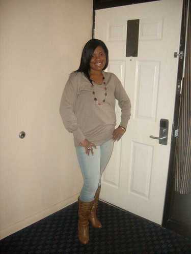 32 yrs old, married, new mother to beautiful baby girl, loving life and everyone in it, keeping God FIRST.
