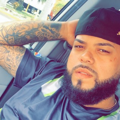 tampa fl ♈️ dont be a stranger here to make friend ... new to Twitter wats the hype let me see BAY AREA KING 👑 360 💪🏽