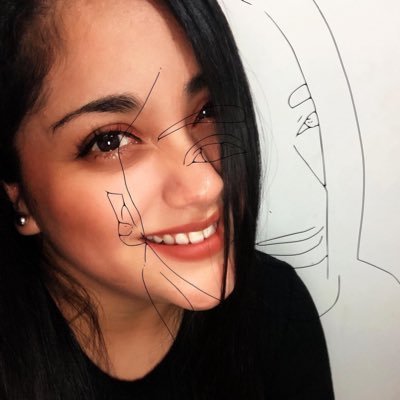 Insta#F_rann •Nunca dejes de sonreír, ni siquiera cuando estés triste, porque nunca sabes quien se puede enamorar de tu sonrisa😁