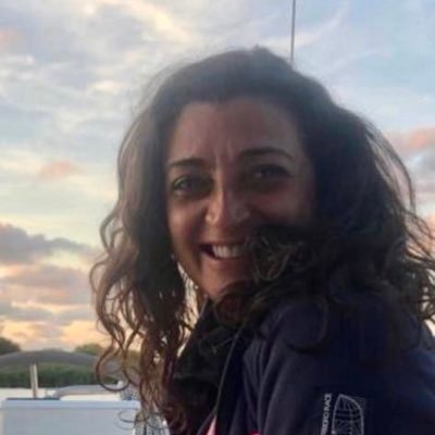 Periodista, escritora e investigadora. Cuento historias de las que pasan y de ficción. Dr. (PhD) cum laude en Historia, Historia del Arte y Geografía.