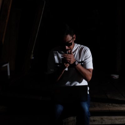 Penyulap tanya menjadi cerita.