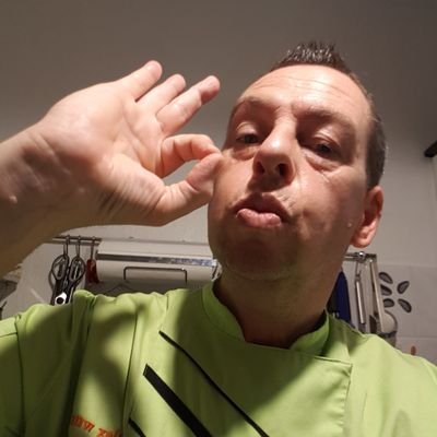 🖤https://t.co/64ImTUmDay
- knie tep sammler - gesundheitlich aussortierter lebensmittelverarbeiter aus lberg - KFBM in ausbildung