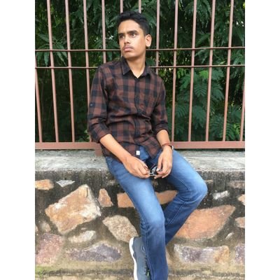 Hindinitin29's profile picture. MA Hindi @ KMC DU
Kavita aur shayari

एक अंतर्जगत और एक बाहरी दुनिया 
कितना अंतर है दोनो में !!