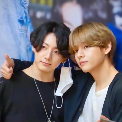pinned tweet is a thread of complete taekook aus! you can also dm me your au! NOTE: I RT AUS THAT ARE COMPLETE, ON GOING, PROMPTS AND DISCONTINUED ONES!