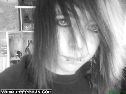 PheonixDave's profile picture. I am a superstar...not a big one but an ok one :)