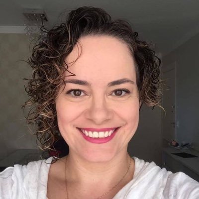 carolbessadiass's profile picture. Já fui Linda Mulher. Hoje, sou bem difícil de esquecer, tenho andar bonito e um brilho no olhar! Continuo não me levando a sério, e não será diferente com você!