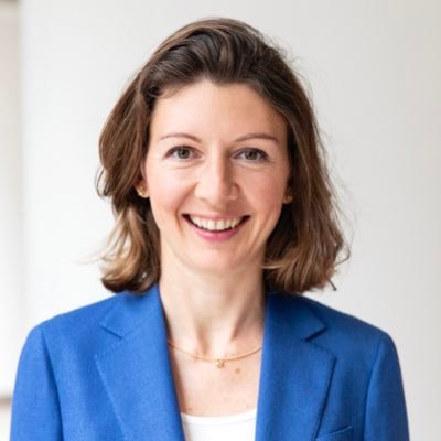 Tweets about leadership and communication in a digital age