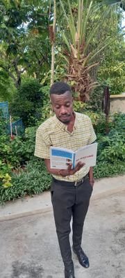 NicolasColson7's profile picture. Lycée National de Carrefour-feuilles ;  Université INUKA ;  Faculté des Sciences Humaines, Journaliste Mélodie F.M et COSMOS.