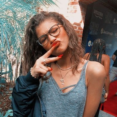 ela/dela. entj, 3w2. caloura de Relações Internacionais na Unesp.
Elentiya.