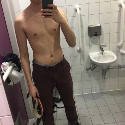 Alt-account. London 🇬🇧 | ⬇️ | 18+/NSFW - the usual :)