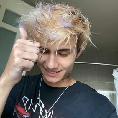 sasha58776572's profile picture. it sucks that you're so pretty🥴