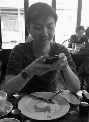 sze_how's profile picture. 