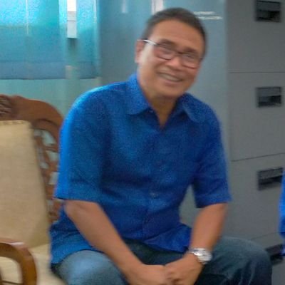 DrErdiMSi1's profile picture. Erdi