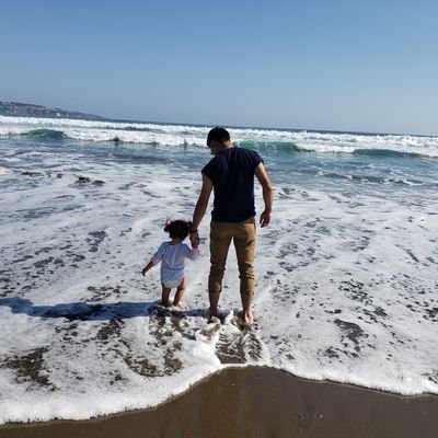 Ingeniero Eléctrico de Profesión, Docente por opción. Libre pensador, Caballero Andante, soñador e Hidalgo. Mi enemigo más fuerte? -el miedo al poderoso