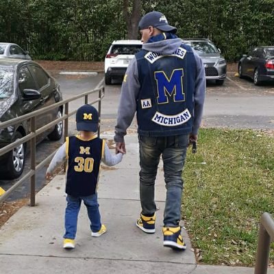 Brooklyn boy living in Orlando Florida / 〽 fan since 1989 Go Blue💙💛/LFGM🍎🎩/knicks🟦🟧/Jets✈️🟢⚪/Rangers🏒🥅🟥🟦/Up THE TOON⚫⚪/HEJA BVB💛🖤