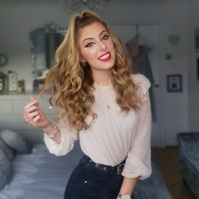 amyfraserx's profile picture. ⋙ twenty-one ❀ newcastle ♡ 3rd year studying primary education ✰smile, stay humble, work hard & be kind