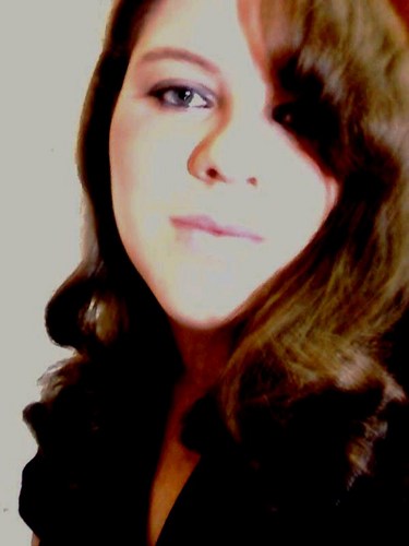 Menina moleque, apaixonada por musica, apaixonada por moda, louca, divertida, alegre, tenho ataques Emos, sou assim... mais uma Talita!