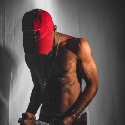 Up and coming artist 🔥 Very versatile with the mic🎤 Hard work beat talent when talent don’t work hard 🧏🏼♂️💫 HUSTLA AMBITION 🔋🖤 Dream To Reality 😴✨