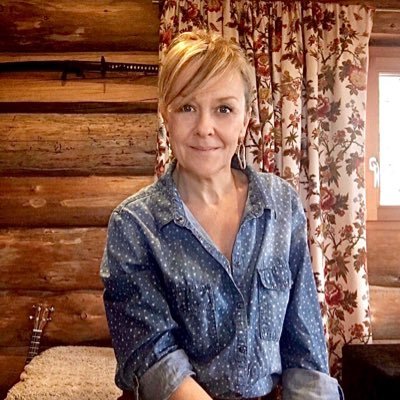 RobySeverine's profile picture. Les relations oui mais alors de belles relations, de la communication, des échanges, du relationnel, de l’écoute, de la bienveillance et de la folie...