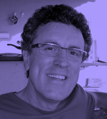 Profissional de TI e Administrador de Empresas.
