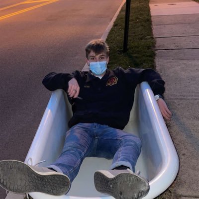 william_deevs's profile picture. he/him