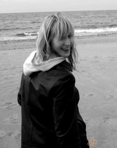 ragija's profile picture. take the glorious bite of the whole world :)