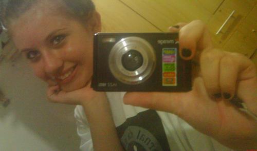 Eu sou akela q mtos julgam como Lokáá , mais é q eu só qro ser feliz e aproveitar cada momento da minha viidáá , Sem deixar a Realidade (;