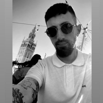 Máster en Asesoramiento Jurídico Mercantil, fiscal y laboral en la US. Graduado en Derecho por la US. Músico. Fútbol. De El Viso del Alcor. ⚖🗡📖