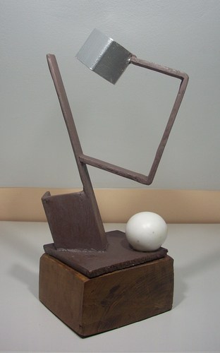 Soy artista plastica , dedicandome en especial a la escultura , pero sin dejar de lado las otras modalidades del arte .